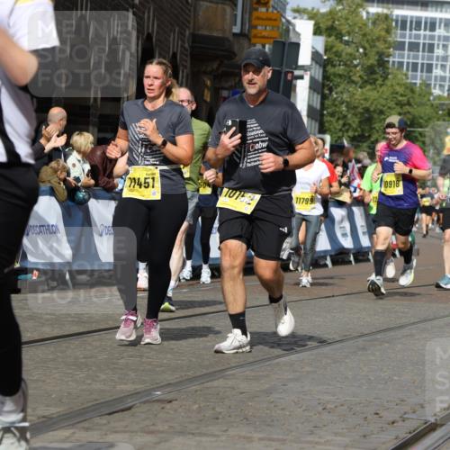 13.09.2026 - 21. swb-Marathon Bremen Strokosch-Dieckow http://msf.ph/oto/10378851 13.09.2026 11:03:59 Ziel 10090, 10091, 10327, 10420, 10569, 10796, 10902, 10950, 11211, 11411, 11595, 11655, 11746, 11868, 12074, 10291, 10390, 10516, 10671, 10672, 10726, 10912, 10913, 11221, 11318, 11539, 11726, 11909, 12001, 12103, 12113, 12140, 12276 meine-sportfotos.de