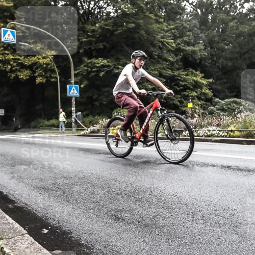 13.09.2026 - Stadtparktriathlon H.Heesch http://msf.ph/oto/10378875 13.09.2026 10:03:23 Radfahren 255, 270, 302, 335 meine-sportfotos.de