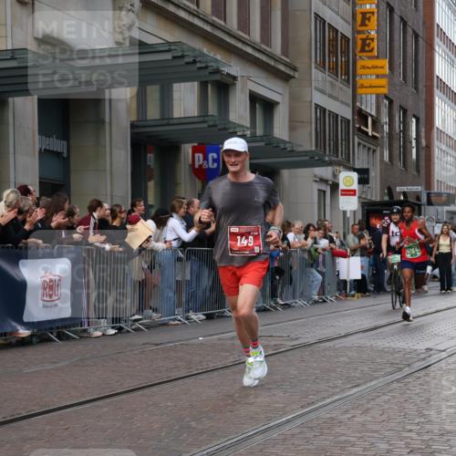13.09.2026 - 21. swb-Marathon Bremen Strokosch-Dieckow http://msf.ph/oto/10378884 13.09.2026 12:40:26 Ziel 1263, 3662, 4264, 149 meine-sportfotos.de