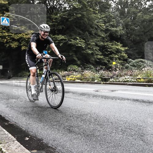 13.09.2026 - Stadtparktriathlon H.Heesch http://msf.ph/oto/10378893 13.09.2026 10:03:47 Radfahren 268, 294, 303 meine-sportfotos.de