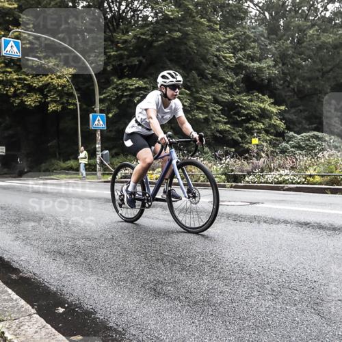 13.09.2026 - Stadtparktriathlon H.Heesch http://msf.ph/oto/10378898 13.09.2026 10:03:49 Radfahren 294, 303 meine-sportfotos.de