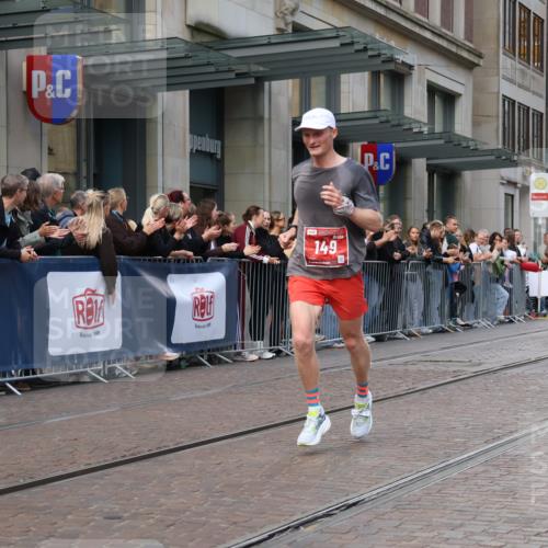 13.09.2026 - 21. swb-Marathon Bremen Strokosch-Dieckow http://msf.ph/oto/10378909 13.09.2026 12:40:26 Ziel 1263, 3662, 4264, 149 meine-sportfotos.de