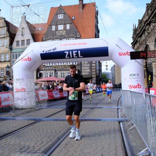 13.09.2026 - 21. swb-Marathon Bremen Tim E. http://msf.ph/oto/10378931 13.09.2026 13:14:12 Ziel 524, 670, 683, 1433, 1704, 1707, 1937, 2422, 2701, 2824, 3236, 5443, 5593, 5610, 6451, 7210, 7283, 7707, 8118, 9426, 9635, 9884, 10105 meine-sportfotos.de