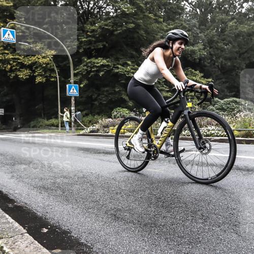 13.09.2026 - Stadtparktriathlon H.Heesch http://msf.ph/oto/10378959 13.09.2026 10:04:43 Radfahren 319, 320 meine-sportfotos.de