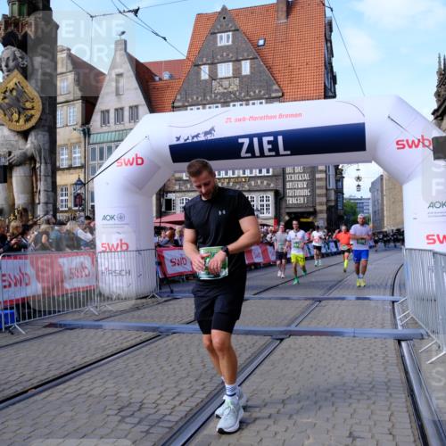 13.09.2026 - 21. swb-Marathon Bremen Tim E. http://msf.ph/oto/10378975 13.09.2026 13:14:12 Ziel 524, 670, 683, 1433, 1704, 1707, 1937, 2422, 2701, 2824, 3236, 5443, 5593, 5610, 6451, 7210, 7283, 7707, 8118, 9426, 9635, 9884, 10105 meine-sportfotos.de