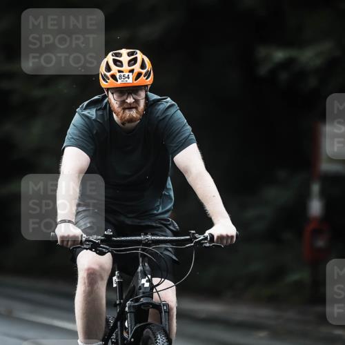 13.09.2026 - Stadtparktriathlon H.Heesch http://msf.ph/oto/10378987 13.09.2026 12:22:12 Radfahren 854, 956, 1006, 1050, 1057, 1100, 1121 meine-sportfotos.de