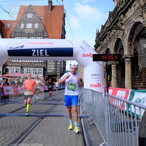 13.09.2026 - 21. swb-Marathon Bremen Tim E. http://msf.ph/oto/10378990 13.09.2026 13:14:15 Ziel 524, 670, 683, 1433, 1613, 1704, 1707, 1937, 2422, 2701, 2824, 3236, 5443, 5593, 5610, 6145, 6451, 7210, 7283, 7435, 7963, 8118, 8886, 9426, 9635, 10105 meine-sportfotos.de
