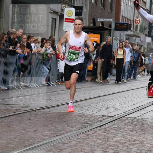 13.09.2026 - 21. swb-Marathon Bremen Strokosch-Dieckow http://msf.ph/oto/10379099 13.09.2026 12:40:33 Ziel 642, 1263, 3662, 4264 meine-sportfotos.de