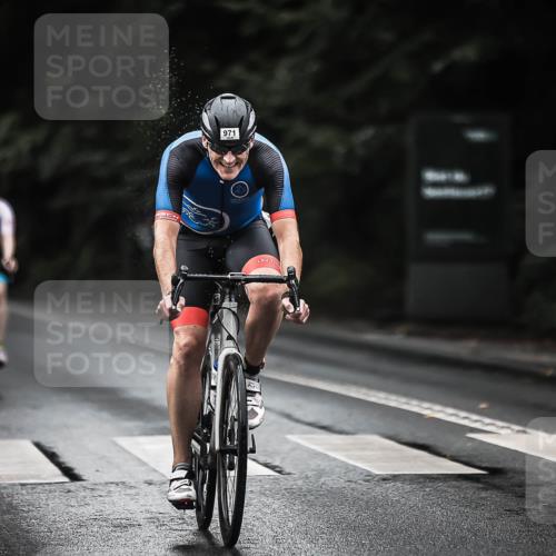 13.09.2026 - Stadtparktriathlon H.Heesch http://msf.ph/oto/10379111 13.09.2026 12:22:25 Radfahren 960, 971, 1143, 1160 meine-sportfotos.de
