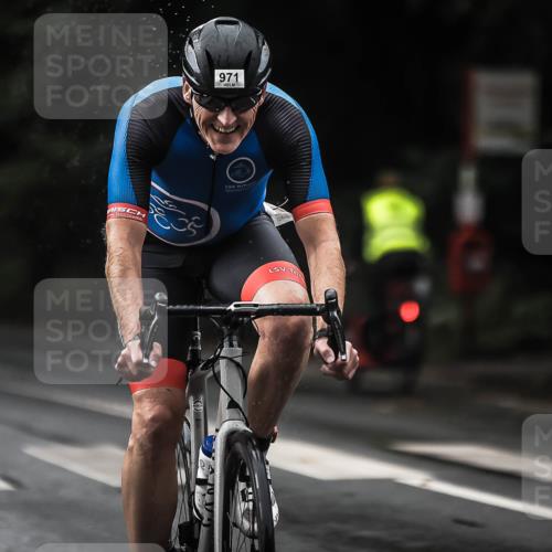 13.09.2026 - Stadtparktriathlon H.Heesch http://msf.ph/oto/10379132 13.09.2026 12:22:26 Radfahren 960, 971, 1143, 1160 meine-sportfotos.de