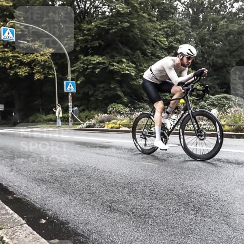 13.09.2026 - Stadtparktriathlon H.Heesch http://msf.ph/oto/10379154 13.09.2026 10:06:59 Radfahren 290, 306, 328 meine-sportfotos.de