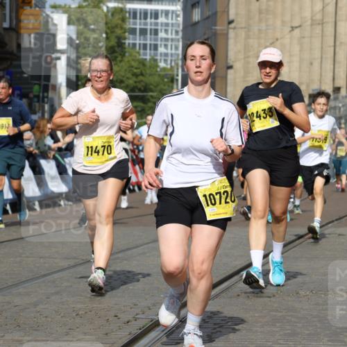 13.09.2026 - 21. swb-Marathon Bremen Strokosch-Dieckow http://msf.ph/oto/10379199 13.09.2026 11:04:07 Ziel 10090, 10091, 10152, 10327, 10357, 10403, 10429, 10569, 10659, 10720, 10796, 10918, 10950, 11149, 11325, 11451, 11511, 11595, 11868, 11967, 12074, 12504, 10182, 10291, 10526, 10613, 11214, 11215, 11221, 11336, 11539, 11720, 11726, 11740, 12001, 12276 meine-sportfotos.de