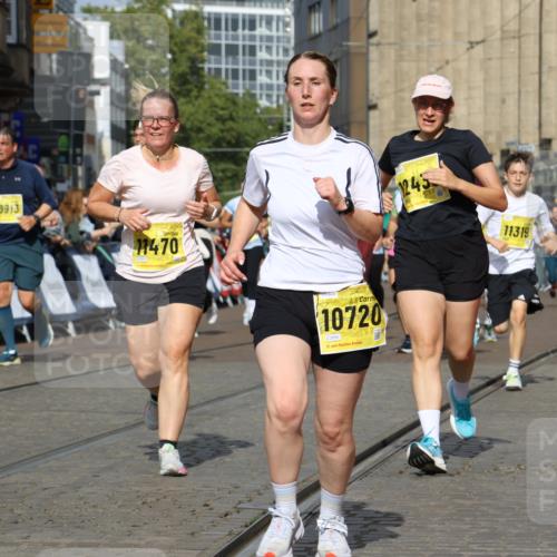 13.09.2026 - 21. swb-Marathon Bremen Strokosch-Dieckow http://msf.ph/oto/10379211 13.09.2026 11:04:08 Ziel 10090, 10091, 10152, 10327, 10357, 10403, 10429, 10569, 10607, 10659, 10720, 10796, 10918, 10950, 11149, 11325, 11451, 11511, 11595, 11618, 11868, 11967, 12074, 12392, 12504, 10182, 10245, 10291, 10526, 10613, 11214, 11215, 11221, 11336, 11720, 11726, 11740, 12276 meine-sportfotos.de
