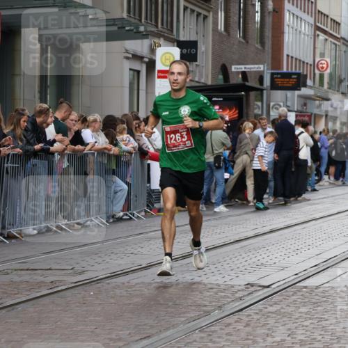 13.09.2026 - 21. swb-Marathon Bremen Strokosch-Dieckow http://msf.ph/oto/10379218 13.09.2026 12:40:56 Ziel 634, 642, 1263, 3662, 4264 meine-sportfotos.de