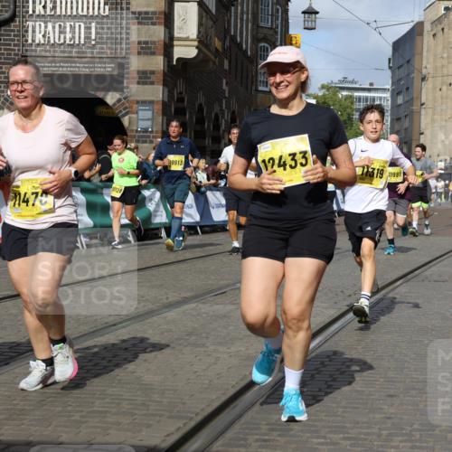 13.09.2026 - 21. swb-Marathon Bremen Strokosch-Dieckow http://msf.ph/oto/10379244 13.09.2026 11:04:10 Ziel 10090, 10091, 10152, 10327, 10357, 10403, 10429, 10607, 10659, 10720, 10796, 10918, 10950, 11149, 11319, 11325, 11451, 11470, 11471, 11511, 11595, 11618, 11868, 11967, 12260, 12392, 12433, 12504, 10182, 10245, 10291, 10526, 10613, 11214, 11215, 11221, 11248, 11336, 11410, 11720, 11740, 12009, 12929 meine-sportfotos.de