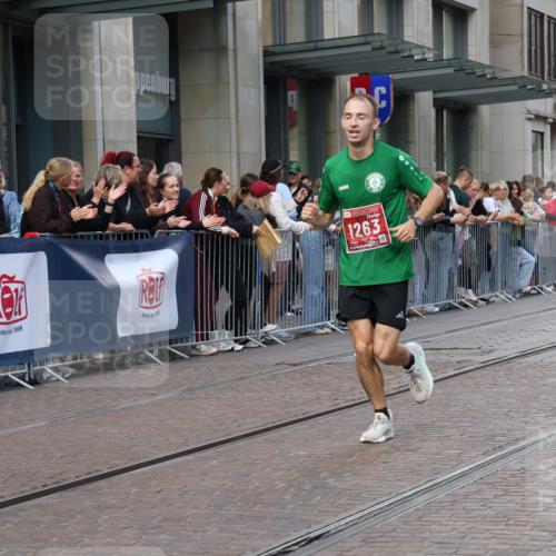 13.09.2026 - 21. swb-Marathon Bremen Strokosch-Dieckow http://msf.ph/oto/10379268 13.09.2026 12:40:57 Ziel 634, 642, 1263, 3662, 4264 meine-sportfotos.de