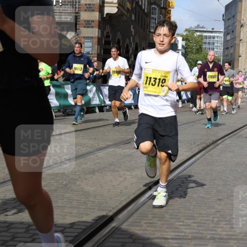 13.09.2026 - 21. swb-Marathon Bremen Strokosch-Dieckow http://msf.ph/oto/10379300 13.09.2026 11:04:11 Ziel 10090, 10091, 10152, 10357, 10403, 10429, 10607, 10659, 10720, 10796, 10918, 11149, 11319, 11325, 11451, 11470, 11471, 11511, 11618, 11868, 11967, 12140, 12260, 12392, 12433, 12504, 10182, 10245, 10291, 10526, 10613, 11214, 11215, 11221, 11248, 11336, 11410, 11720, 11740, 12009, 12929 meine-sportfotos.de