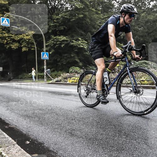 13.09.2026 - Stadtparktriathlon H.Heesch http://msf.ph/oto/10379307 13.09.2026 10:09:22 Radfahren 226, 344 meine-sportfotos.de