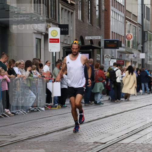 13.09.2026 - 21. swb-Marathon Bremen Strokosch-Dieckow http://msf.ph/oto/10379340 13.09.2026 12:41:09 Ziel 1139, 634, 642 meine-sportfotos.de