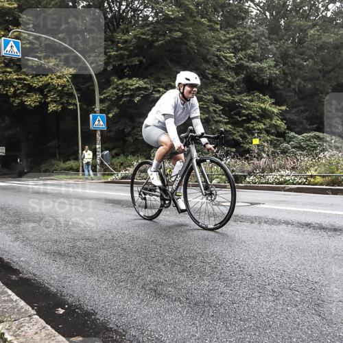 13.09.2026 - Stadtparktriathlon H.Heesch http://msf.ph/oto/10379346 13.09.2026 10:09:59 Radfahren 247, 251 meine-sportfotos.de