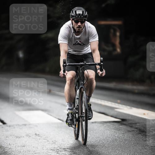 13.09.2026 - Stadtparktriathlon H.Heesch http://msf.ph/oto/10379372 13.09.2026 12:22:46 Radfahren 1040, 1054, 1129, 1140 meine-sportfotos.de