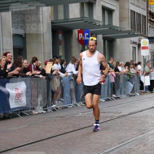 13.09.2026 - 21. swb-Marathon Bremen Strokosch-Dieckow http://msf.ph/oto/10379387 13.09.2026 12:41:11 Ziel 1139, 634, 642 meine-sportfotos.de