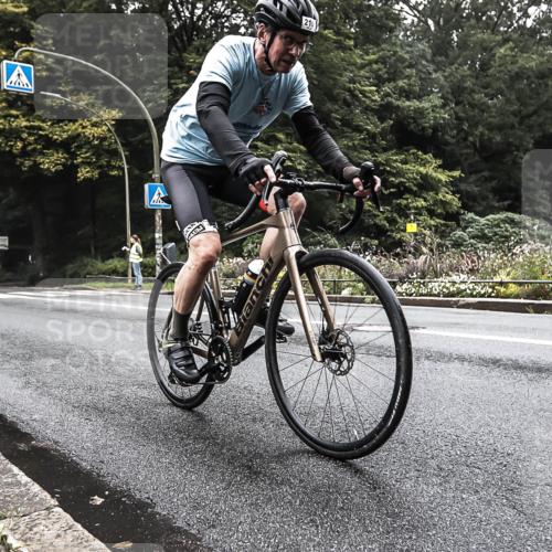 13.09.2026 - Stadtparktriathlon H.Heesch http://msf.ph/oto/10379409 13.09.2026 10:10:35 Radfahren 210, 309 meine-sportfotos.de