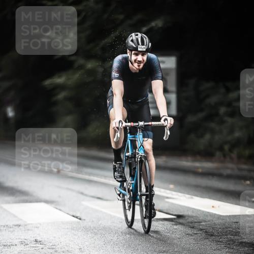 13.09.2026 - Stadtparktriathlon H.Heesch http://msf.ph/oto/10379413 13.09.2026 12:22:57 Radfahren 932, 1026, 1135 meine-sportfotos.de