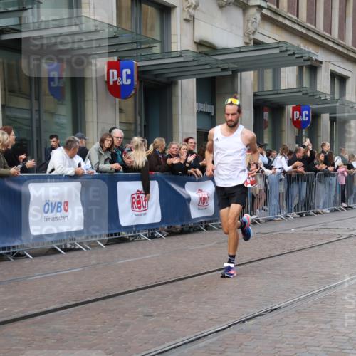 13.09.2026 - 21. swb-Marathon Bremen Strokosch-Dieckow http://msf.ph/oto/10379429 13.09.2026 12:41:11 Ziel 1139, 634, 642 meine-sportfotos.de