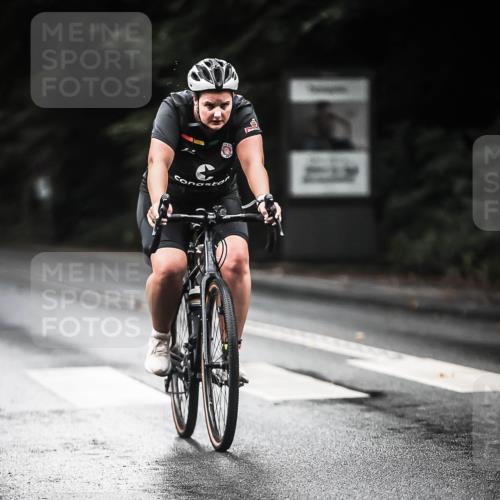 13.09.2026 - Stadtparktriathlon H.Heesch http://msf.ph/oto/10379440 13.09.2026 12:22:59 Radfahren 932, 1026, 1135 meine-sportfotos.de