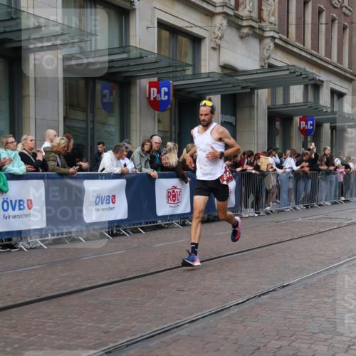 13.09.2026 - 21. swb-Marathon Bremen Strokosch-Dieckow http://msf.ph/oto/10379448 13.09.2026 12:41:12 Ziel 1139, 634, 642 meine-sportfotos.de
