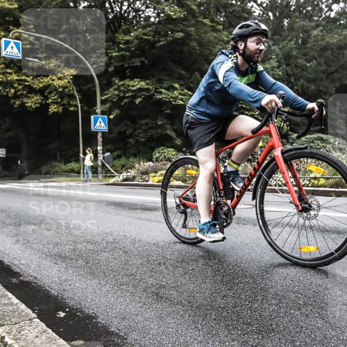 13.09.2026 - Stadtparktriathlon H.Heesch http://msf.ph/oto/10379450 13.09.2026 10:10:57 Radfahren 229, 323 meine-sportfotos.de