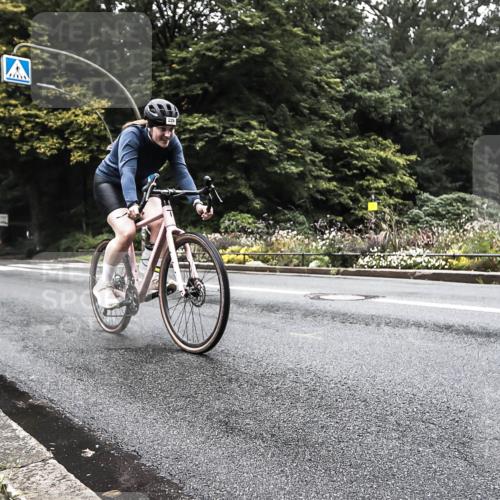 13.09.2026 - Stadtparktriathlon H.Heesch http://msf.ph/oto/10379457 13.09.2026 10:10:58 Radfahren 229, 323 meine-sportfotos.de