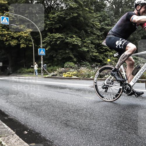 13.09.2026 - Stadtparktriathlon H.Heesch http://msf.ph/oto/10379464 13.09.2026 10:11:05 Radfahren 254, 267, 330 meine-sportfotos.de