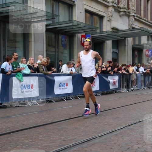 13.09.2026 - 21. swb-Marathon Bremen Strokosch-Dieckow http://msf.ph/oto/10379467 13.09.2026 12:41:12 Ziel 1139, 634, 642 meine-sportfotos.de