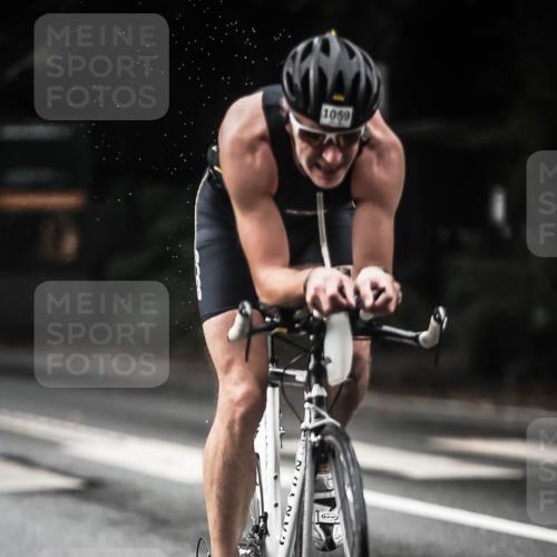 13.09.2026 - Stadtparktriathlon H.Heesch http://msf.ph/oto/10379490 13.09.2026 12:23:08 Radfahren 1049, 1059 meine-sportfotos.de