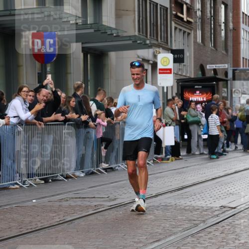 13.09.2026 - 21. swb-Marathon Bremen Strokosch-Dieckow http://msf.ph/oto/10379493 13.09.2026 12:41:18 Ziel 129, 1139, 634, 642 meine-sportfotos.de