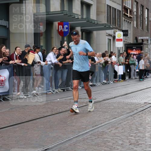 13.09.2026 - 21. swb-Marathon Bremen Strokosch-Dieckow http://msf.ph/oto/10379534 13.09.2026 12:41:19 Ziel 129, 1139, 634 meine-sportfotos.de