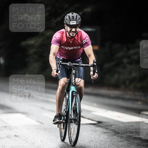 13.09.2026 - Stadtparktriathlon H.Heesch http://msf.ph/oto/10379542 13.09.2026 12:23:15 Radfahren 954, 961, 1049 meine-sportfotos.de