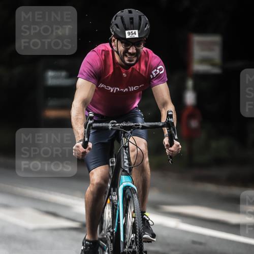 13.09.2026 - Stadtparktriathlon H.Heesch http://msf.ph/oto/10379558 13.09.2026 12:23:16 Radfahren 954, 961, 1049 meine-sportfotos.de