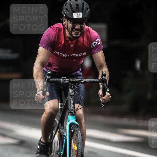 13.09.2026 - Stadtparktriathlon H.Heesch http://msf.ph/oto/10379563 13.09.2026 12:23:16 Radfahren 954, 961, 1049 meine-sportfotos.de