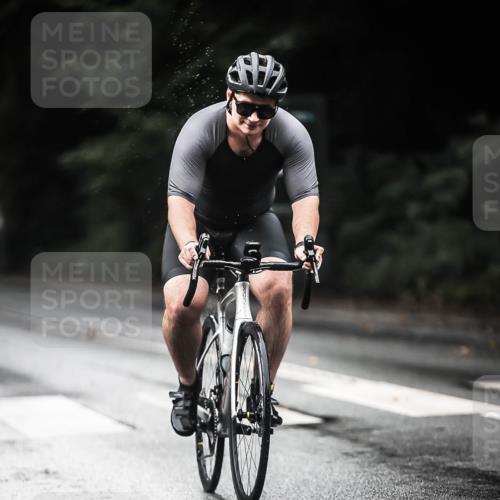 13.09.2026 - Stadtparktriathlon H.Heesch http://msf.ph/oto/10379591 13.09.2026 12:23:21 Radfahren 954, 961 meine-sportfotos.de