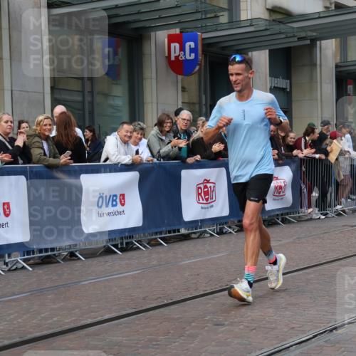 13.09.2026 - 21. swb-Marathon Bremen Strokosch-Dieckow http://msf.ph/oto/10379609 13.09.2026 12:41:21 Ziel 129, 1139, 634 meine-sportfotos.de