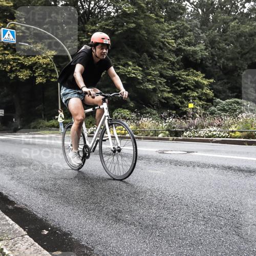 13.09.2026 - Stadtparktriathlon H.Heesch http://msf.ph/oto/10379629 13.09.2026 10:12:28 Radfahren 225, 237, 322 meine-sportfotos.de
