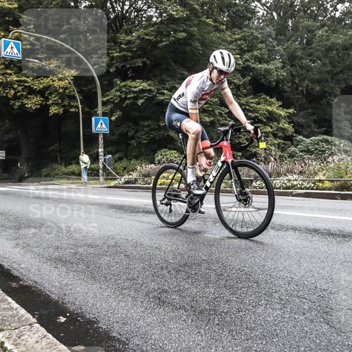 13.09.2026 - Stadtparktriathlon H.Heesch http://msf.ph/oto/10379639 13.09.2026 10:12:30 Radfahren 237, 322 meine-sportfotos.de