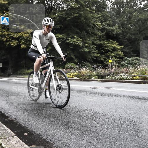 13.09.2026 - Stadtparktriathlon H.Heesch http://msf.ph/oto/10379702 13.09.2026 10:13:35 Radfahren 242, 290, 313, 321, 328 meine-sportfotos.de