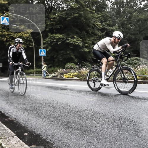 13.09.2026 - Stadtparktriathlon H.Heesch http://msf.ph/oto/10379716 13.09.2026 10:13:37 Radfahren 242, 313, 321, 328 meine-sportfotos.de