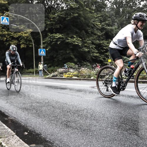 13.09.2026 - Stadtparktriathlon H.Heesch http://msf.ph/oto/10379727 13.09.2026 10:13:43 Radfahren 230, 246, 319 meine-sportfotos.de
