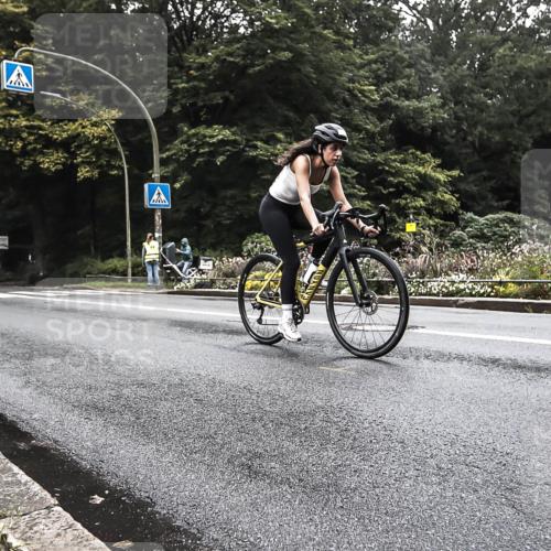 13.09.2026 - Stadtparktriathlon H.Heesch http://msf.ph/oto/10379742 13.09.2026 10:13:44 Radfahren 230, 246, 319 meine-sportfotos.de
