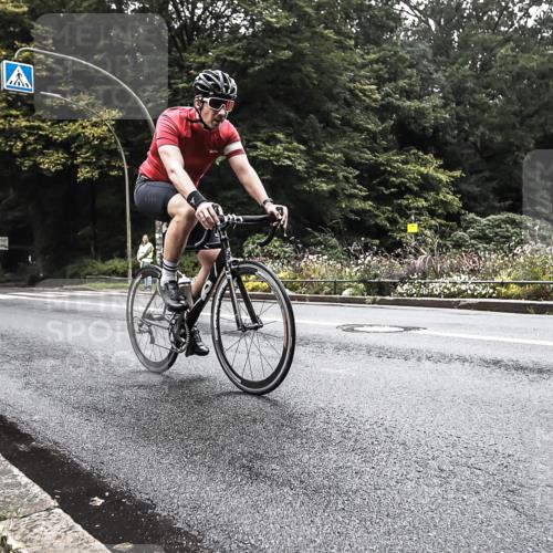 13.09.2026 - Stadtparktriathlon H.Heesch http://msf.ph/oto/10379764 13.09.2026 10:14:05 Radfahren 214, 239, 250 meine-sportfotos.de